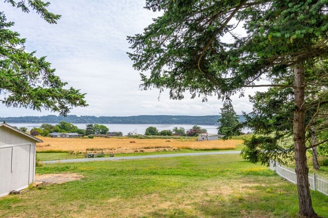 Building Photo - 2 Bed 2 Bath Country Home with Penn Cove View on 2.5 Acres