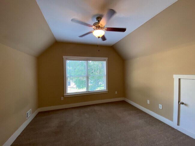 Building Photo - PRE-LEASING FOR AUGUST 2026!