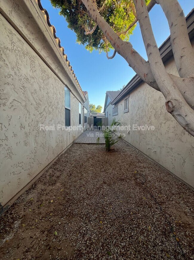 Building Photo - 3454 E Constitution Dr
