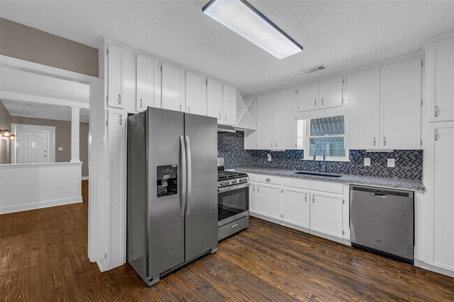 Building Photo - 1525 25th St
