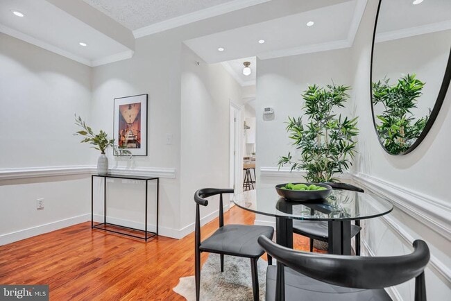 Building Photo - 1437 Duke St