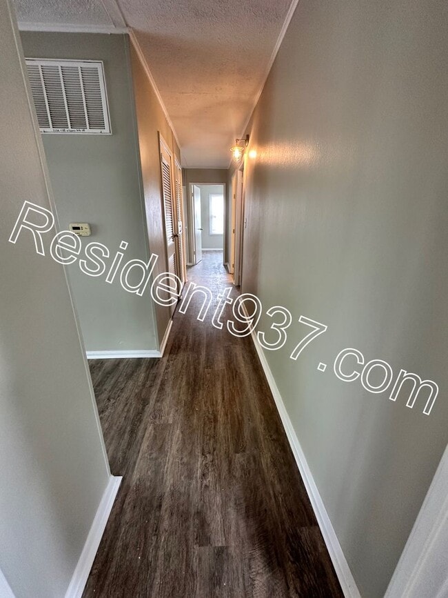 Building Photo - Updated 3 Bed 1 bath Home
