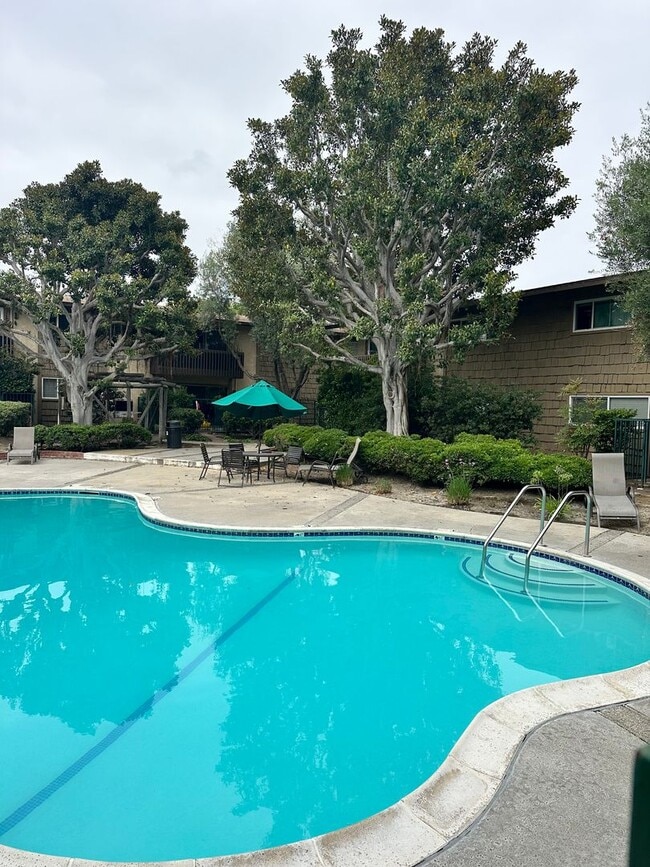 Building Photo - UPSTAIRS 1 BEDROOM CONDO FOR LEASE- GATED ...