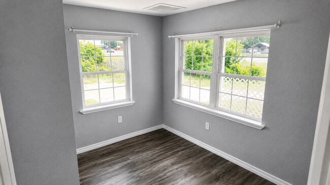 Building Photo - Huge 4BR/1BA Dade City Home with a Massive Backyard!