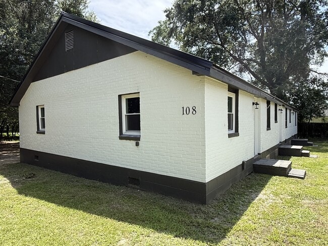 Building Photo - 106 Molette St