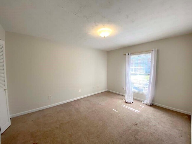 Building Photo - 306 Kennesaw Ave