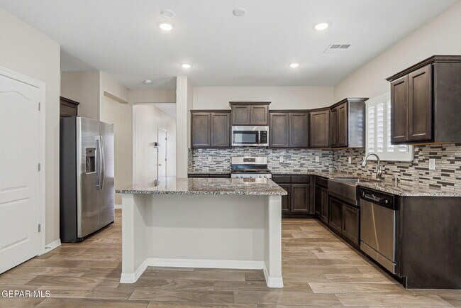 Building Photo - 14828 Tierra Coruna Ave