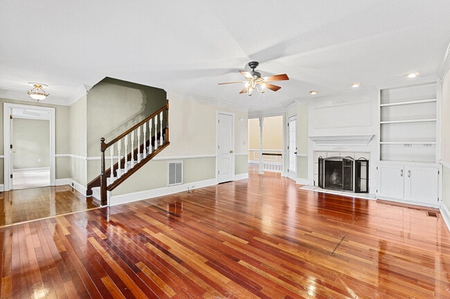 Building Photo - 15 Mulberry Ln