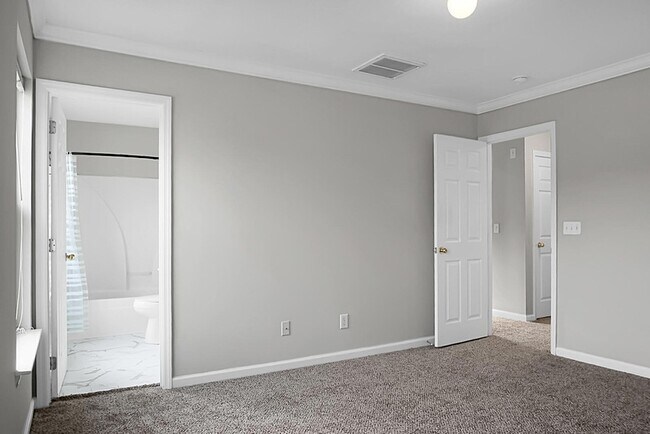 Building Photo - 209 Killarney Trail