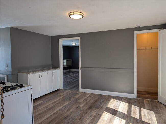 Building Photo - 105 Ontario St