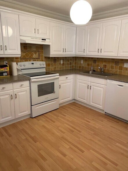 Building Photo - 4810 Grapevine Way