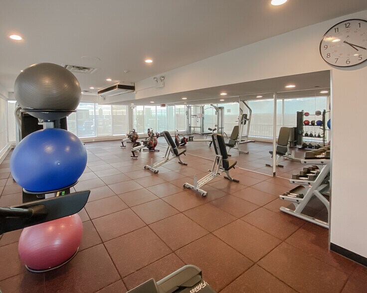 29th Floor Gym - 6171 N Sheridan Rd