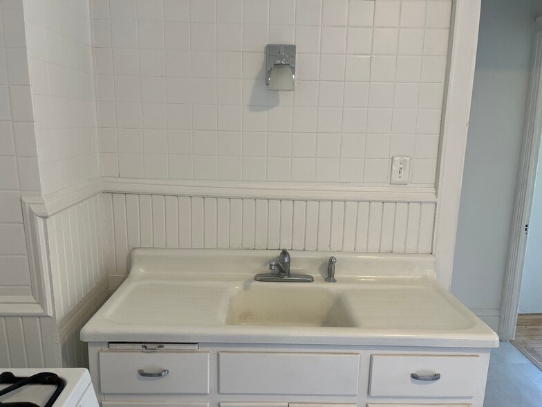 Building Photo - 3040 N Fratney St