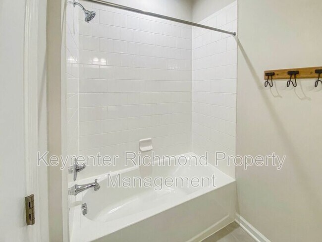 Building Photo - 16512 Thornapple Aly