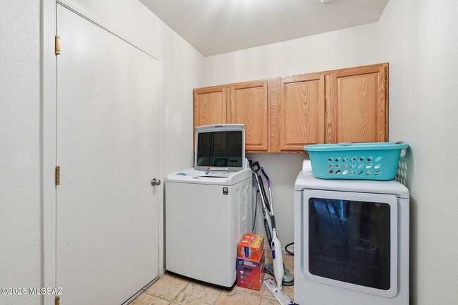 Building Photo - 8471 N Placita De La Manzana