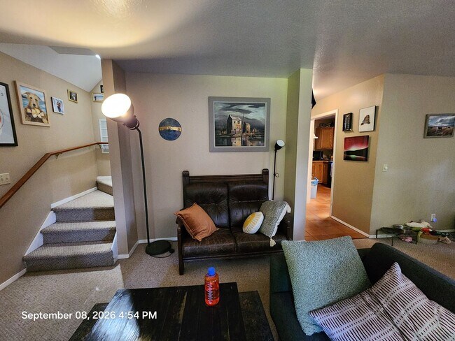 Building Photo - 493 Brassie Ave