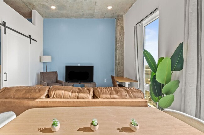 Building Photo - 605 N 12th St