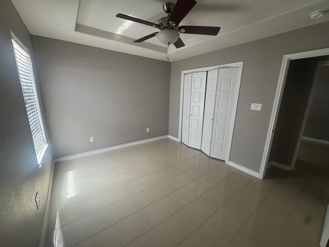 Building Photo - 3227 Imperial Dr