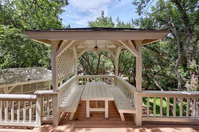 Building Photo - 7518 Stonecliff Dr