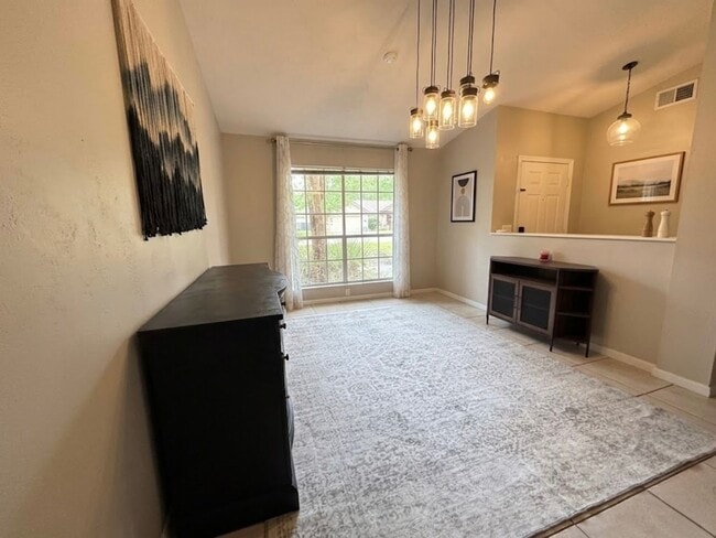 Building Photo - 4 Bed 2 Bath In Sable Chase