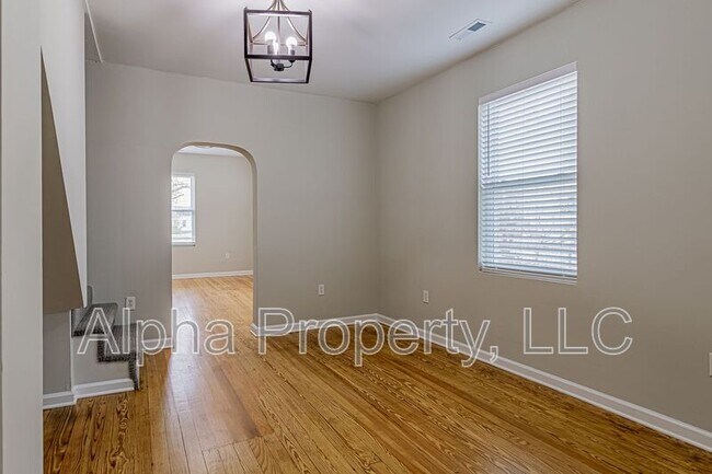 Building Photo - 10 Montana St