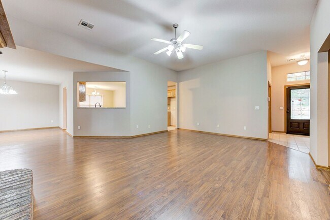 Building Photo - Beautiful 3x2 with Sunroom in Yukon