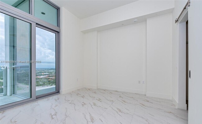 Building Photo - 2000 Metropica Wy