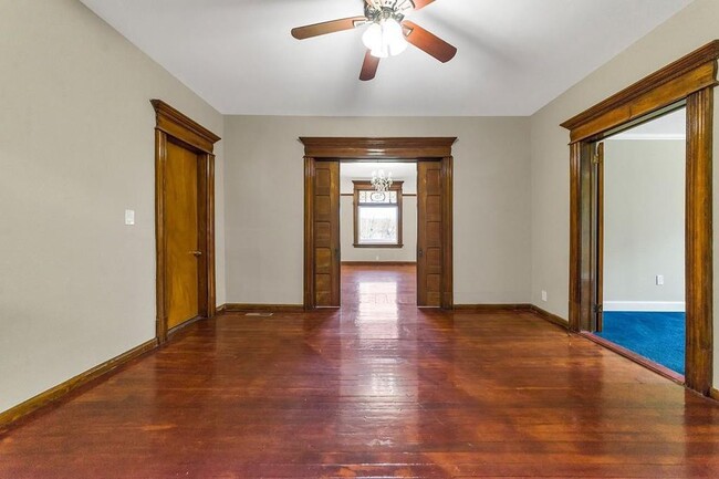 Dining room - 717 River Rd