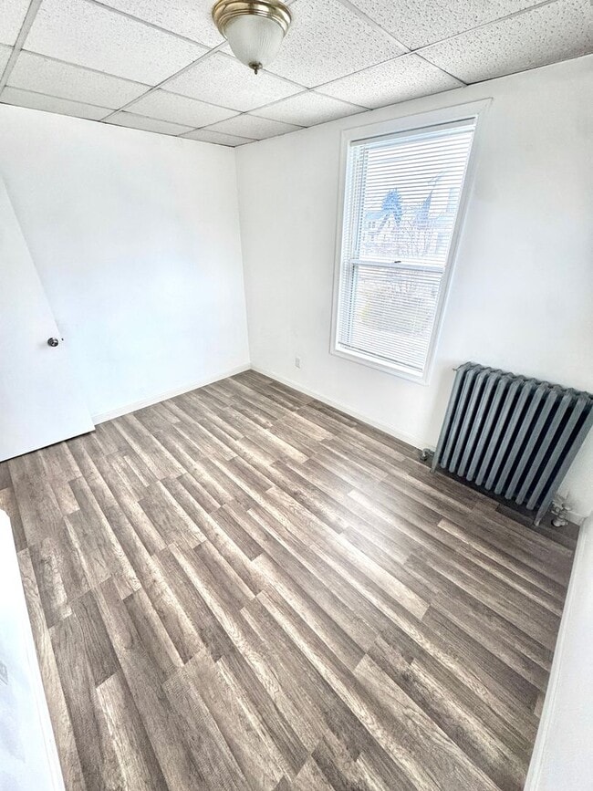 Building Photo - THREE BEDROOM IN WEST BETHLHEM