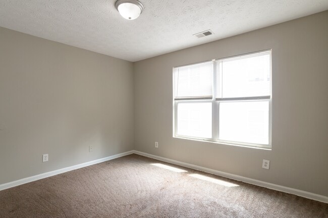 Building Photo - 6302 Fairington Village Dr