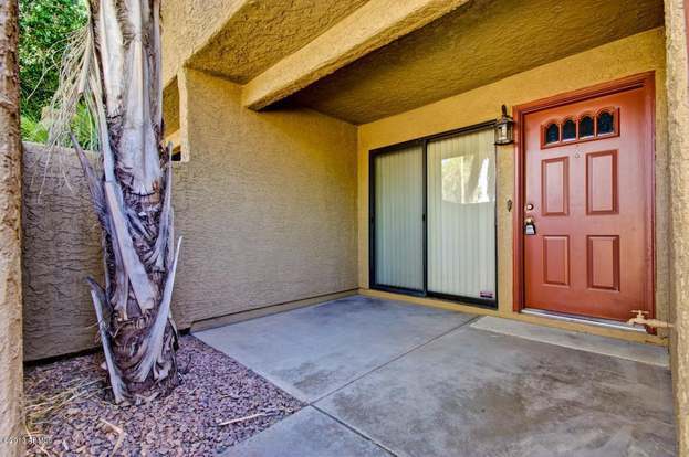 Entry way - 850 S River Dr