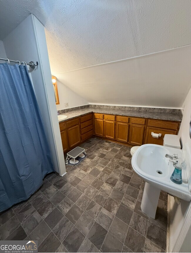 Building Photo - 741 Rosemont Rd