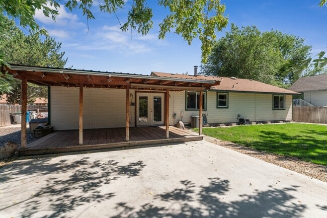 Building Photo - 5591 N Marlboro Ave