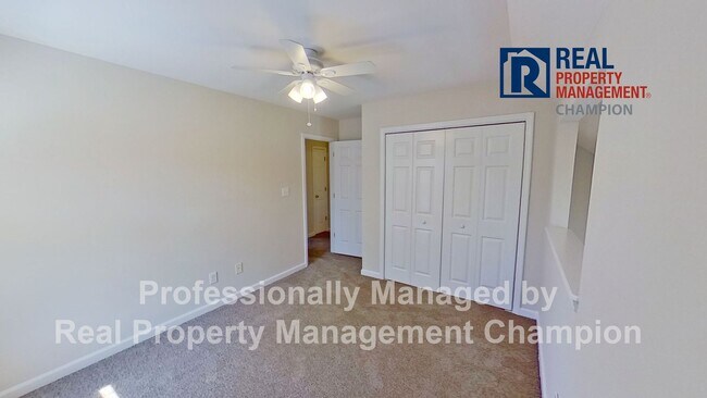 Building Photo - Immaculate Townhome near Monkey Junction