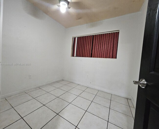 Building Photo - 19601 NE Miami Ct