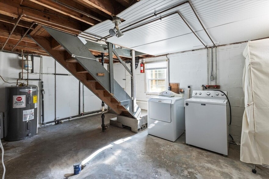 Building Photo - 10060 Central Dr