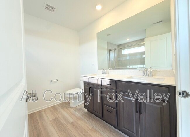 Building Photo - 1135 White Oak Cir