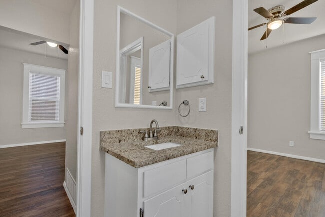 Building Photo - 408 Nino Aguilera St