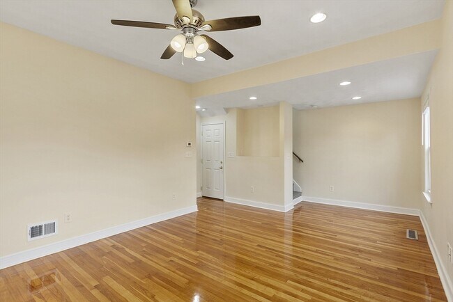 Building Photo - 17 Parker St