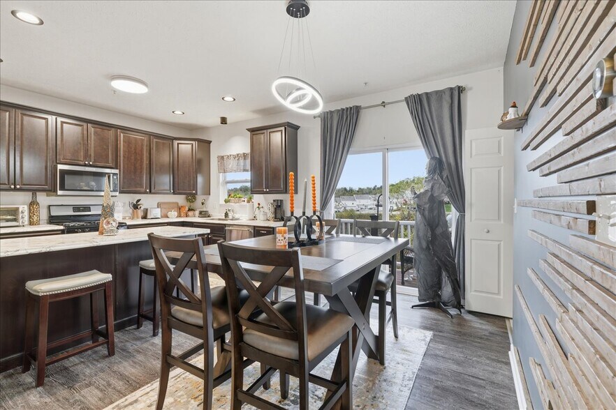 Building Photo - 1501 Canterbury Dr