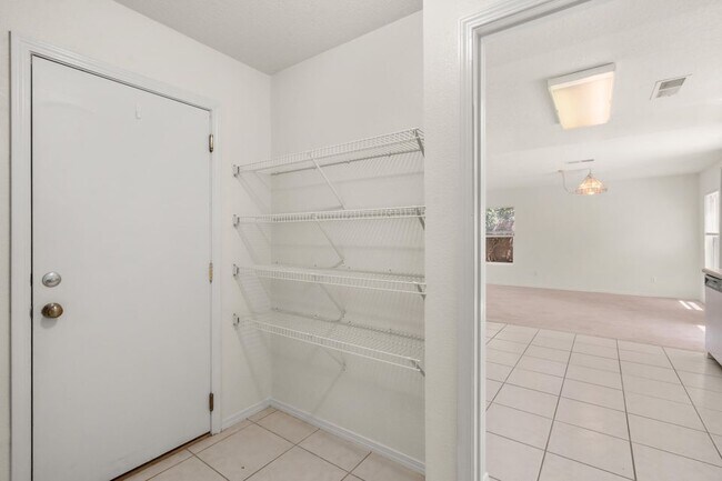 Building Photo - 12420 Mountainside Way NE