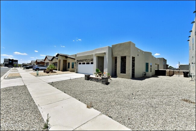Primary Photo - 541 Paseo Modesto Dr