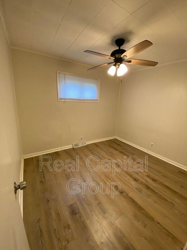 Building Photo - 305 Cable St