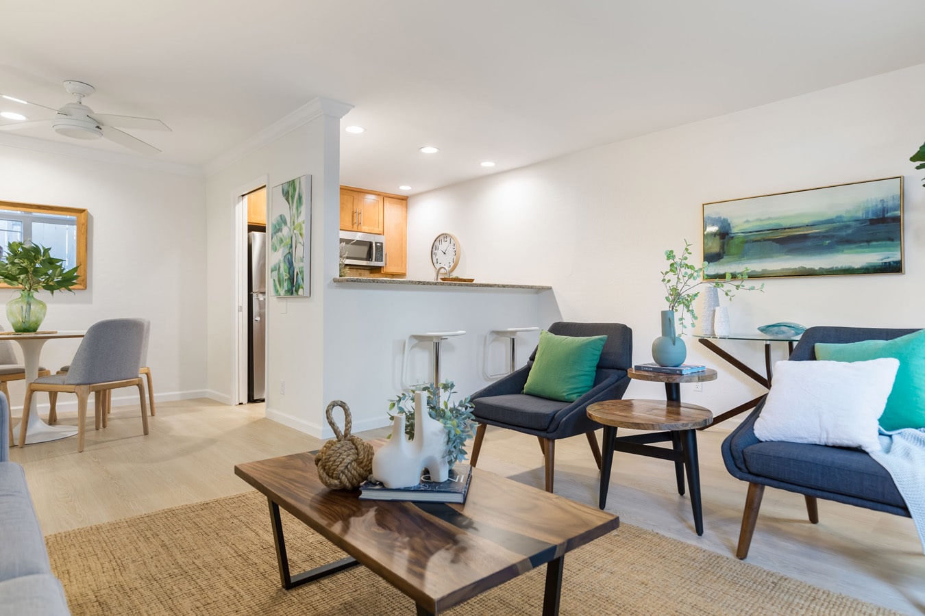 Building Photo - 811 York St