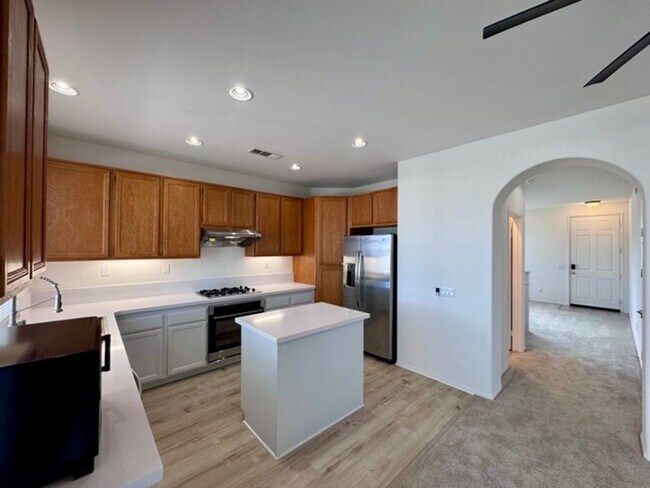 Building Photo - Beautiful 3 Bedroom two story South Temecu...