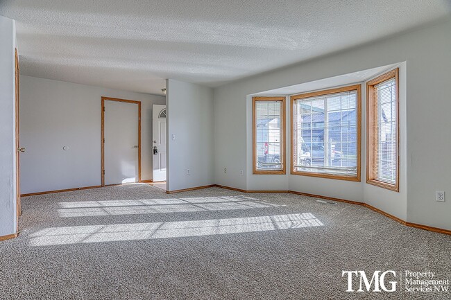 Building Photo - 3BD Ranch Style Home In Great Orchards Location!  Fully Fenced Yard!