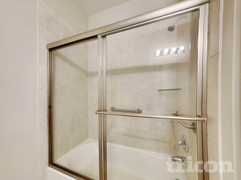 Building Photo - 2361 Sanderling St