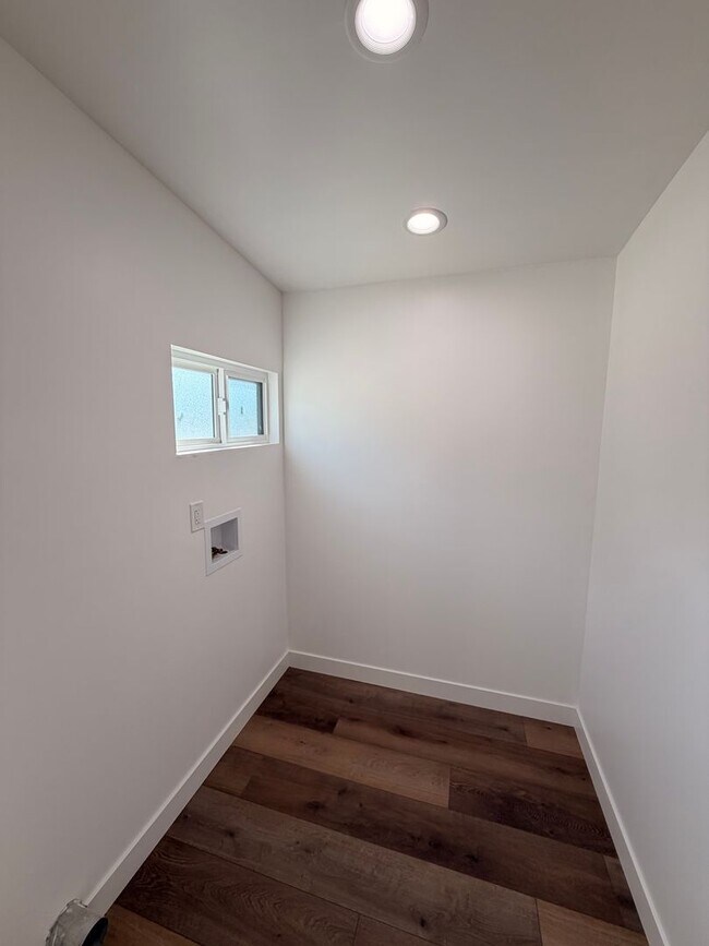 Building Photo - Beautiful 4 Bedroom Cypress House For Rent-Completely Remodeled!