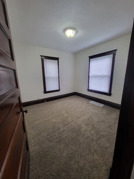 Building Photo - 1614 Gillette St
