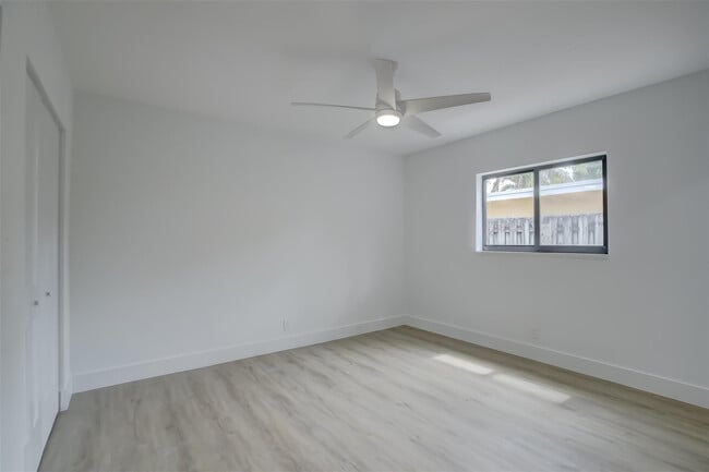 Building Photo - 2155 NE 56th Ct